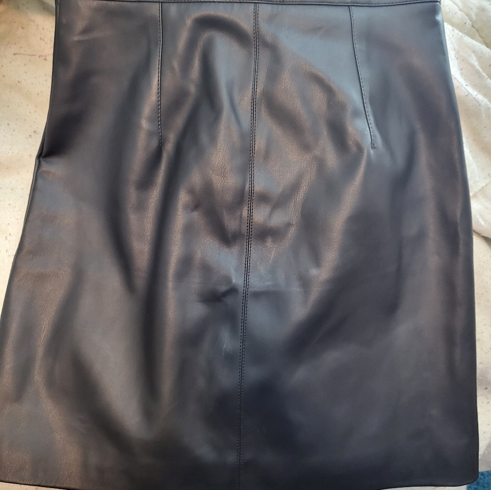 Ladies size 4 H&M faux leather skirt